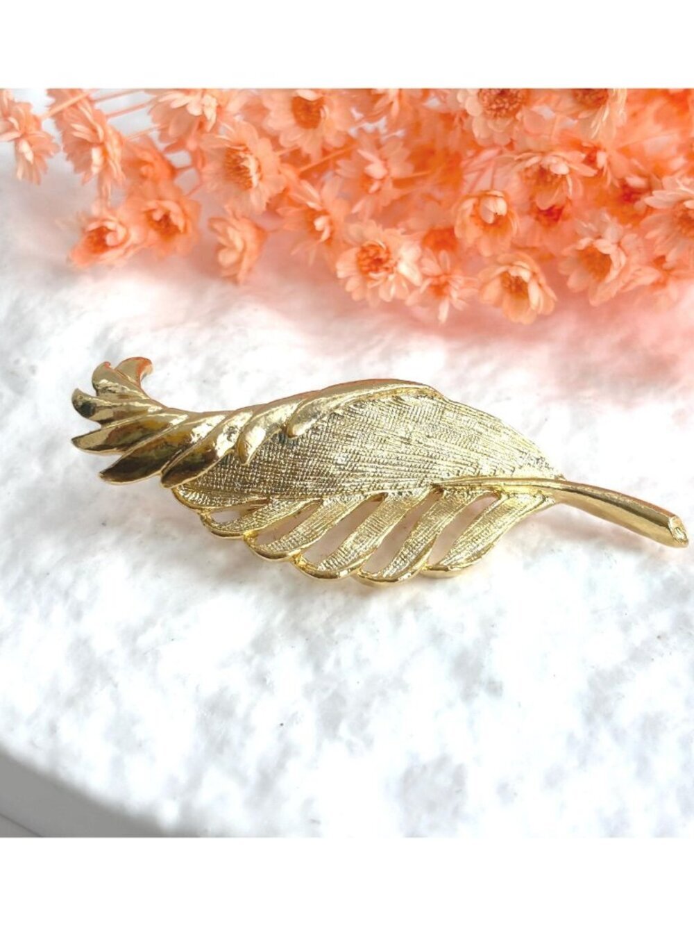 Gerry's Modernist 80's Gold Toned Leaf Shaped Vintage Costume Jewelry Brooch